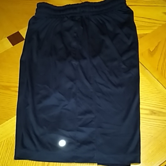 excursion Men's basketball shorts - Picture 2 of 3